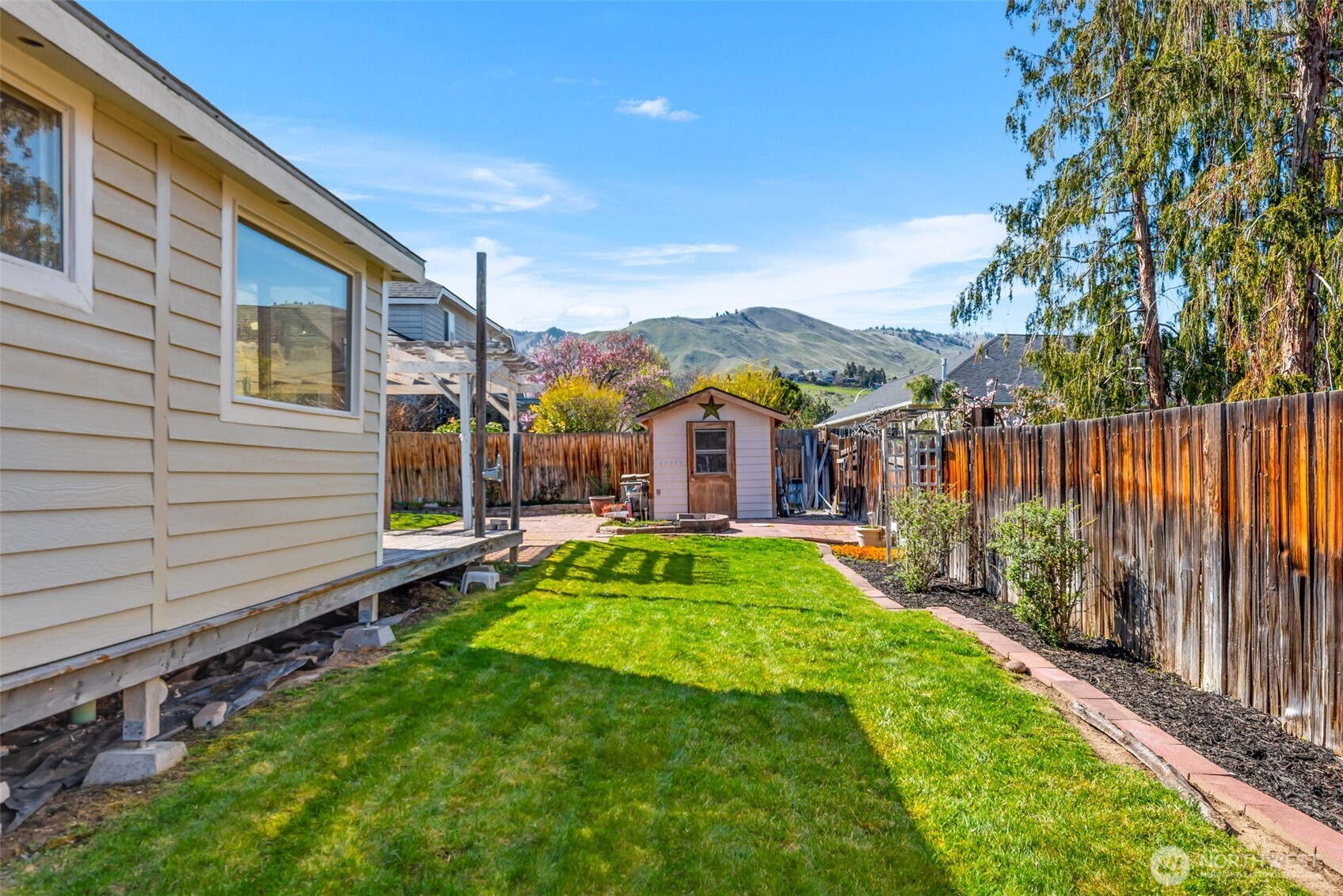 1000 N Western Avenue , Wenatchee, WA 98801