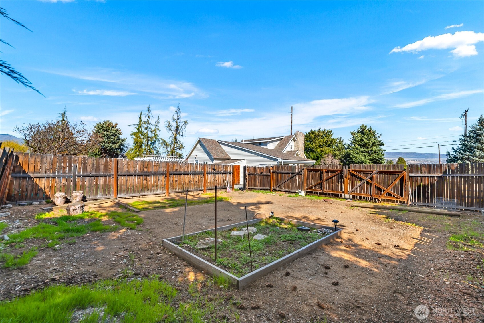 1000 N Western Avenue , Wenatchee, WA 98801