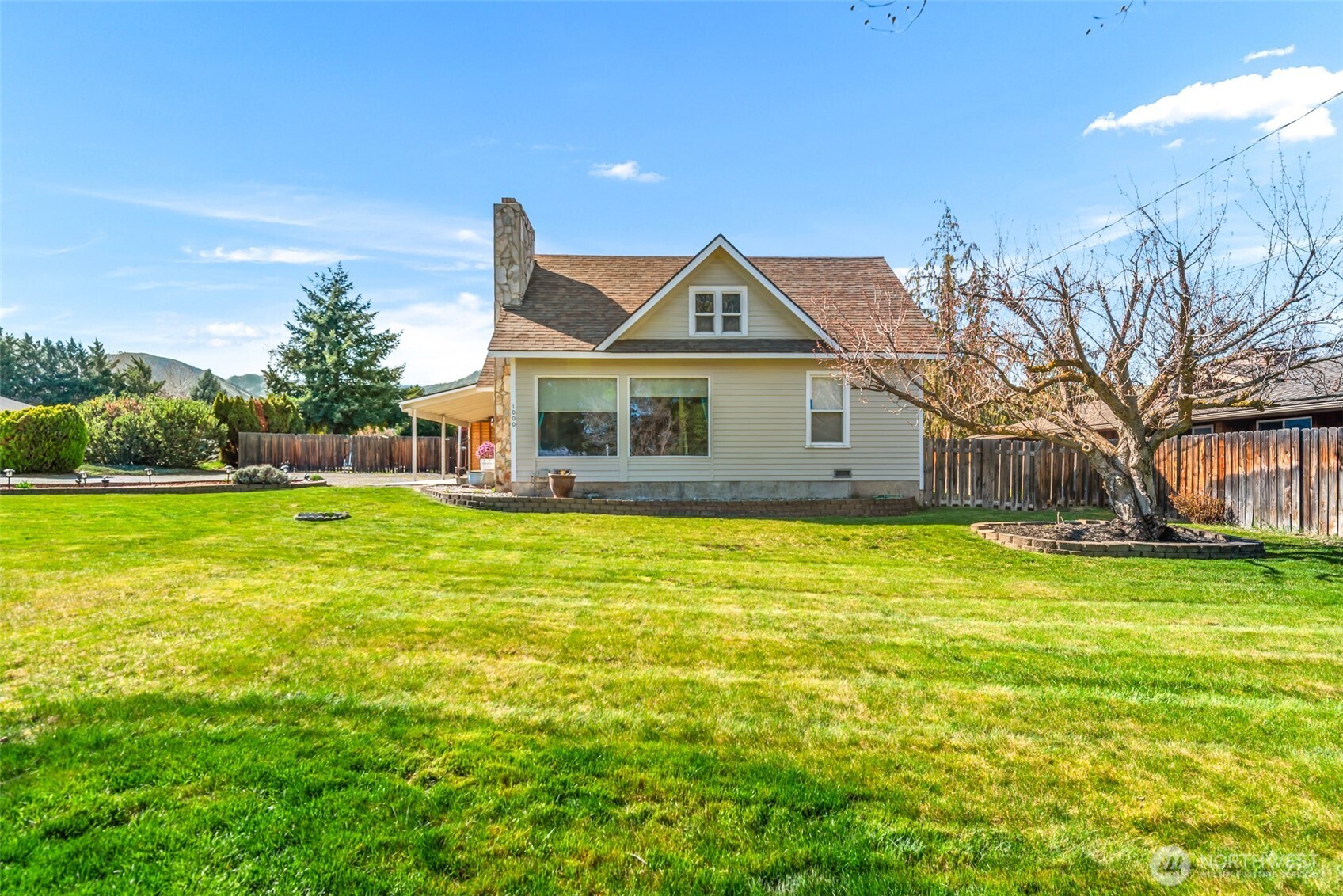 1000 N Western Avenue , Wenatchee, WA 98801