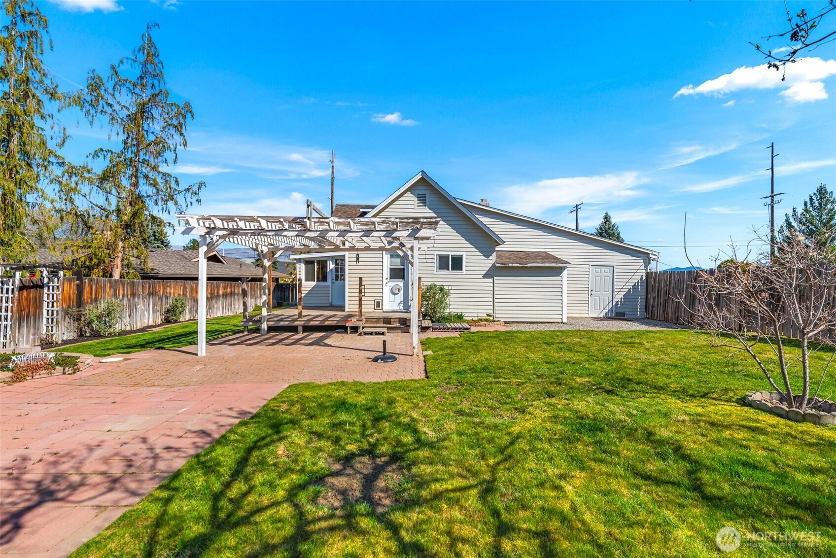 1000 N Western Avenue , Wenatchee, WA 98801