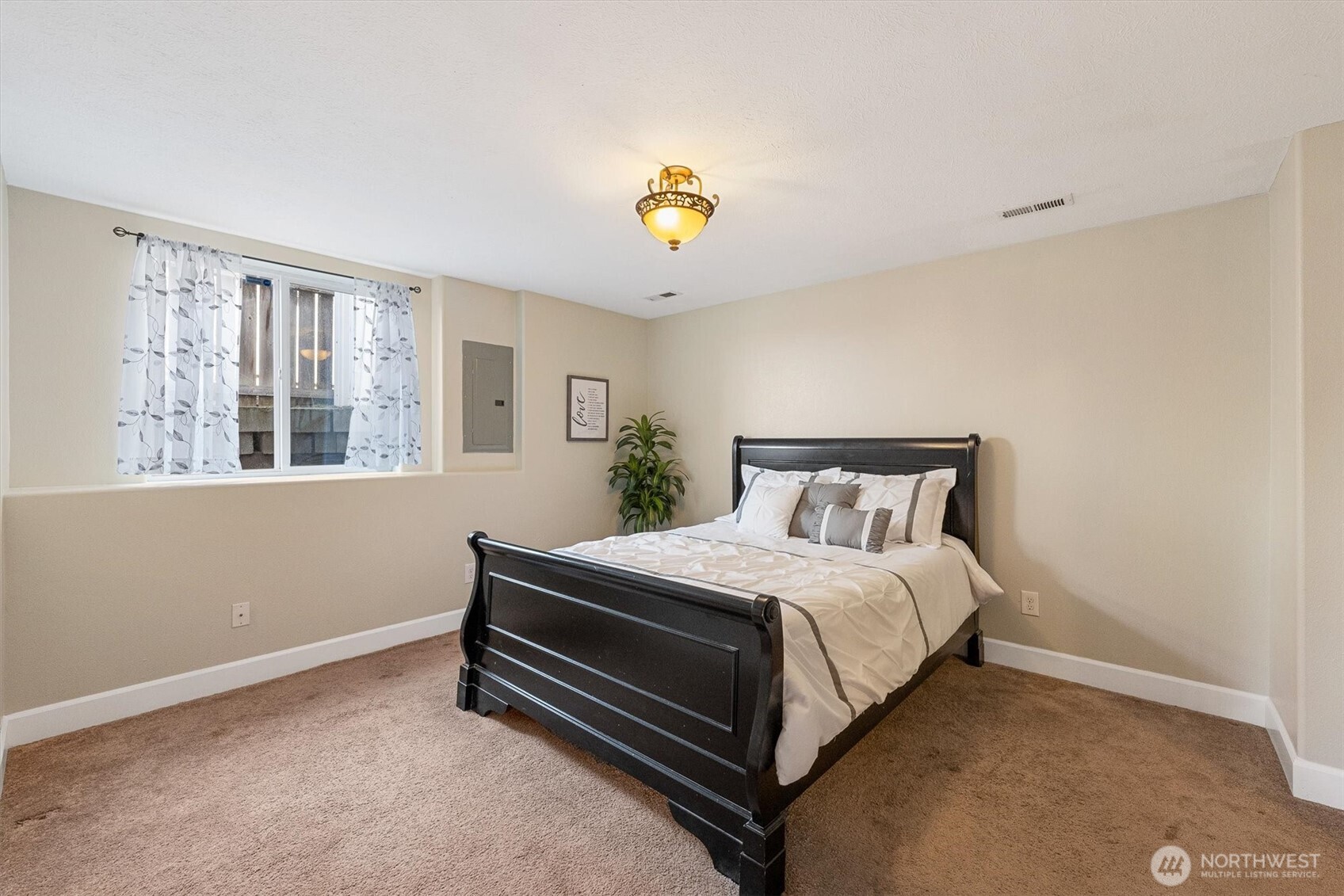 9211 N Seminole Street , Spokane, WA 99208