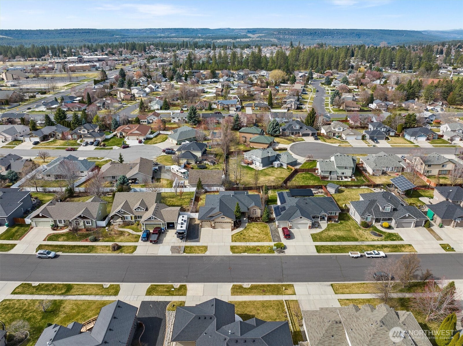 9211 N Seminole Street , Spokane, WA 99208