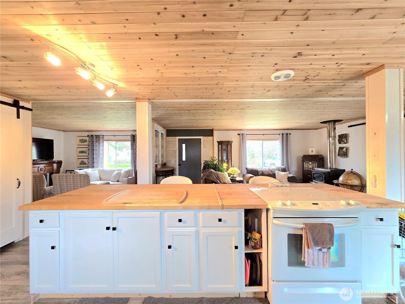 502 W Veterans Avenue , Westport, WA 98595