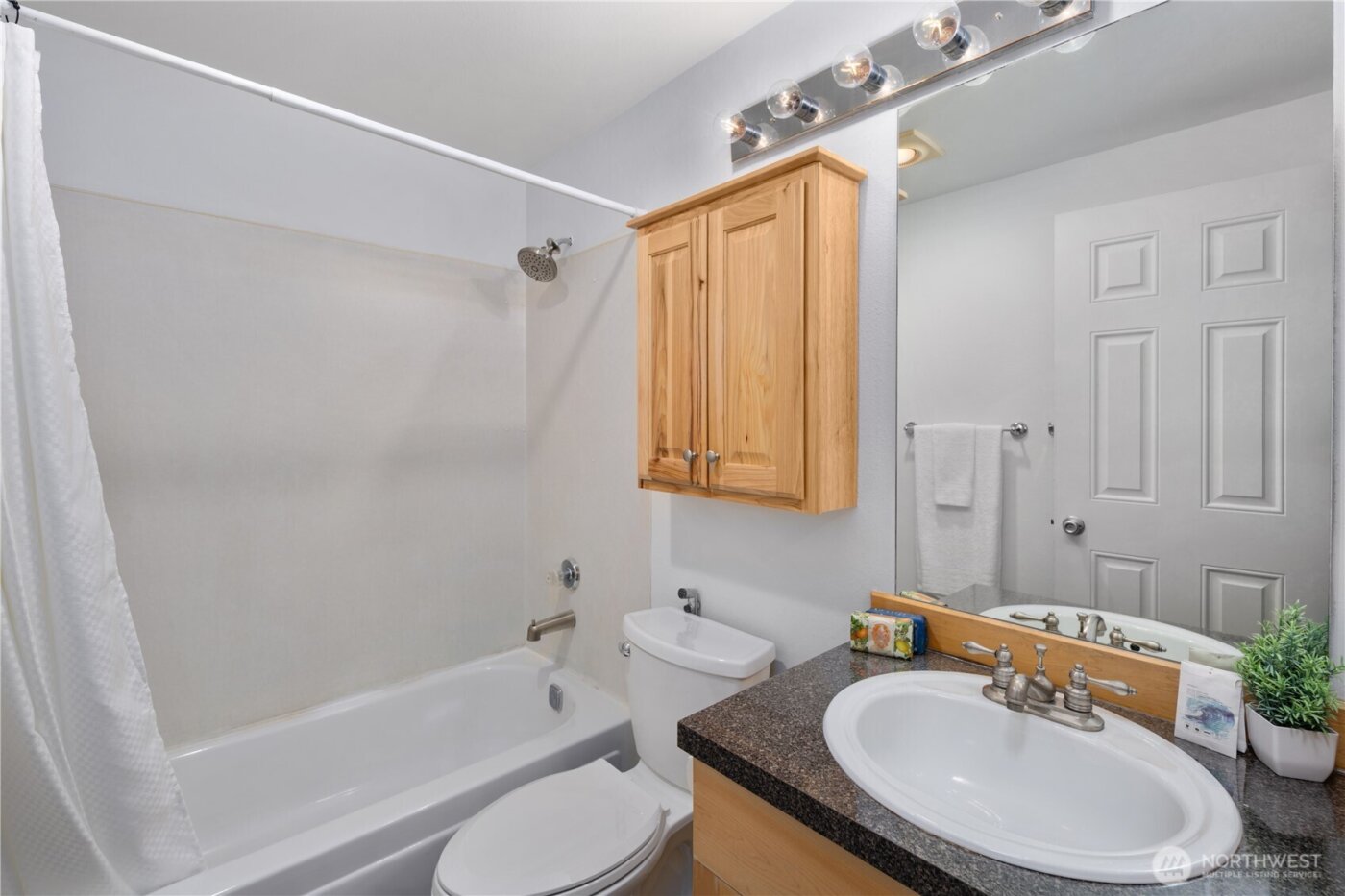 6700 NE 182nd Street #A208, Kenmore, WA 98028