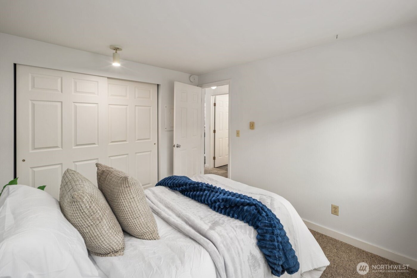 6700 NE 182nd Street #A208, Kenmore, WA 98028