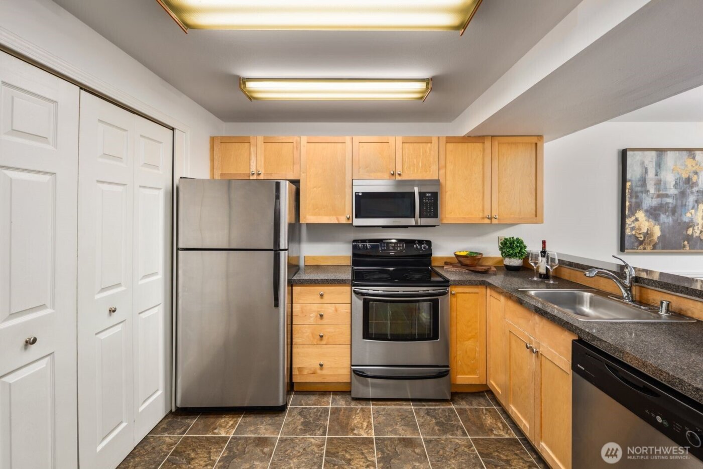 6700 NE 182nd Street #A208, Kenmore, WA 98028