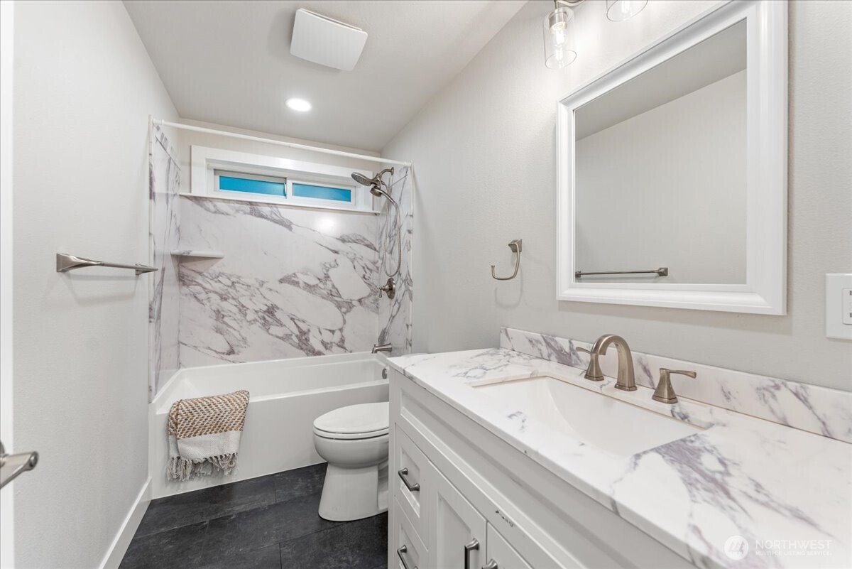 23990 Vinland Terrace NW, Poulsbo, WA 98370