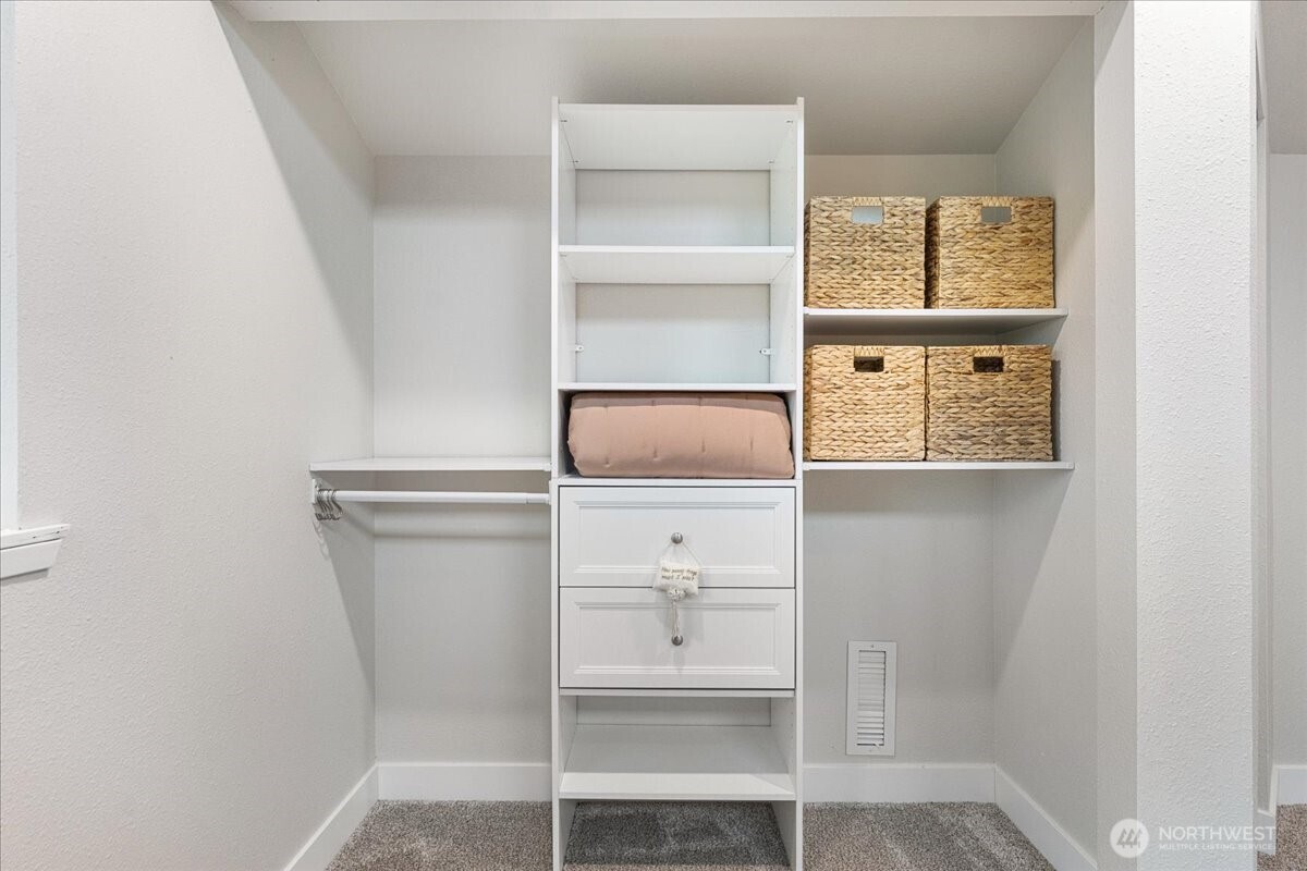 23990 Vinland Terrace NW, Poulsbo, WA 98370