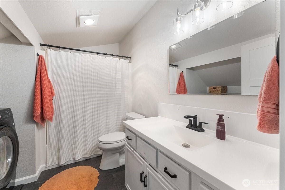 23990 Vinland Terrace NW, Poulsbo, WA 98370