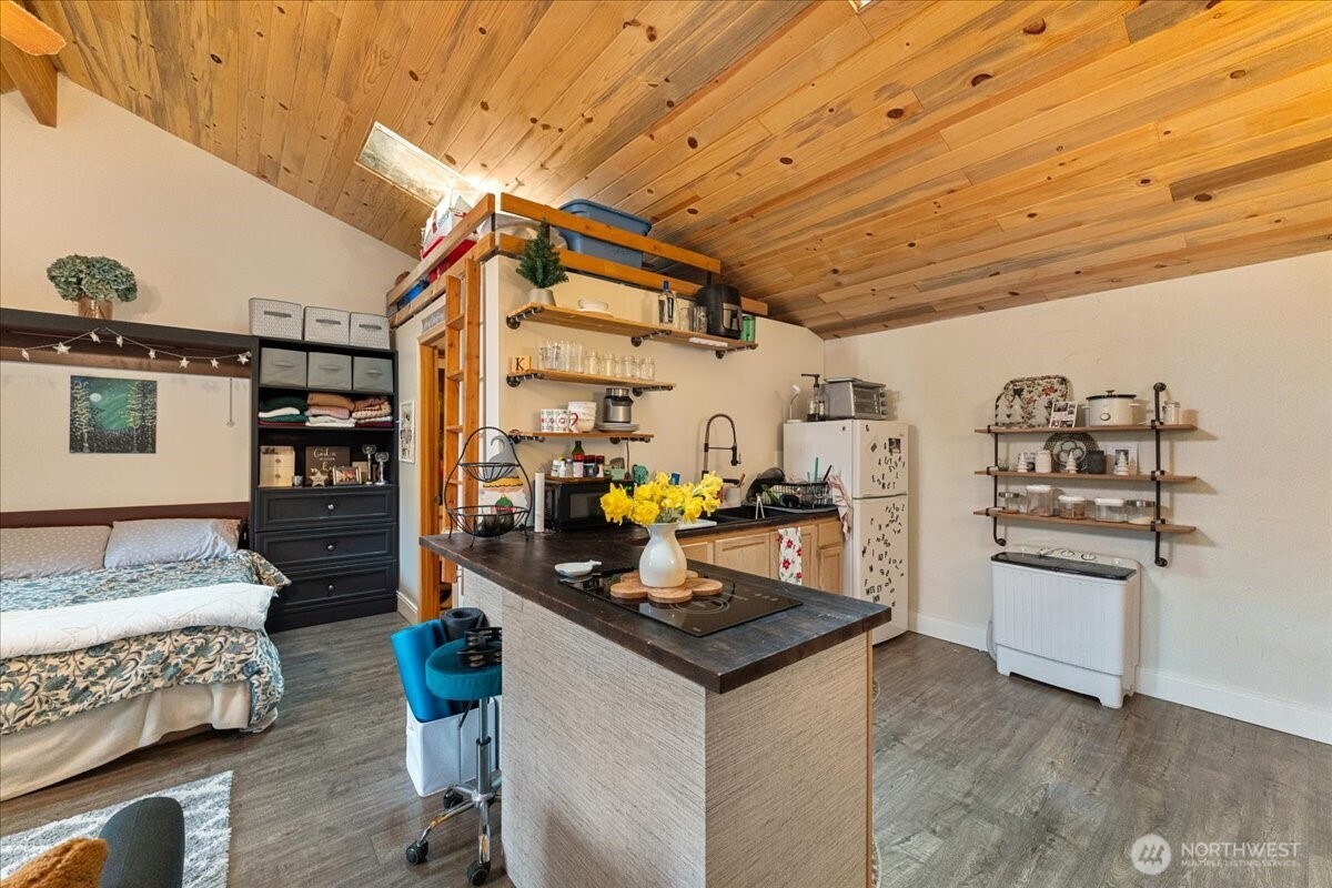 23990 Vinland Terrace NW, Poulsbo, WA 98370