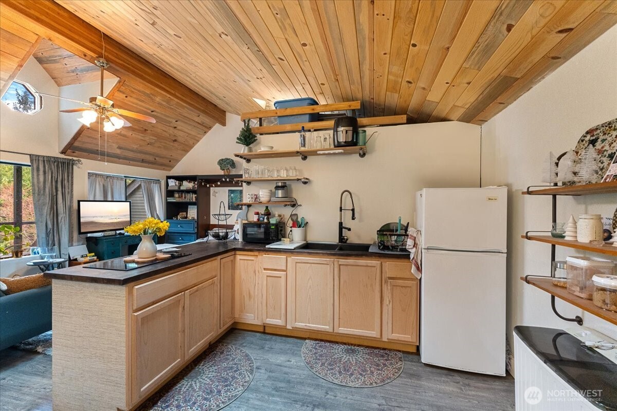 23990 Vinland Terrace NW, Poulsbo, WA 98370