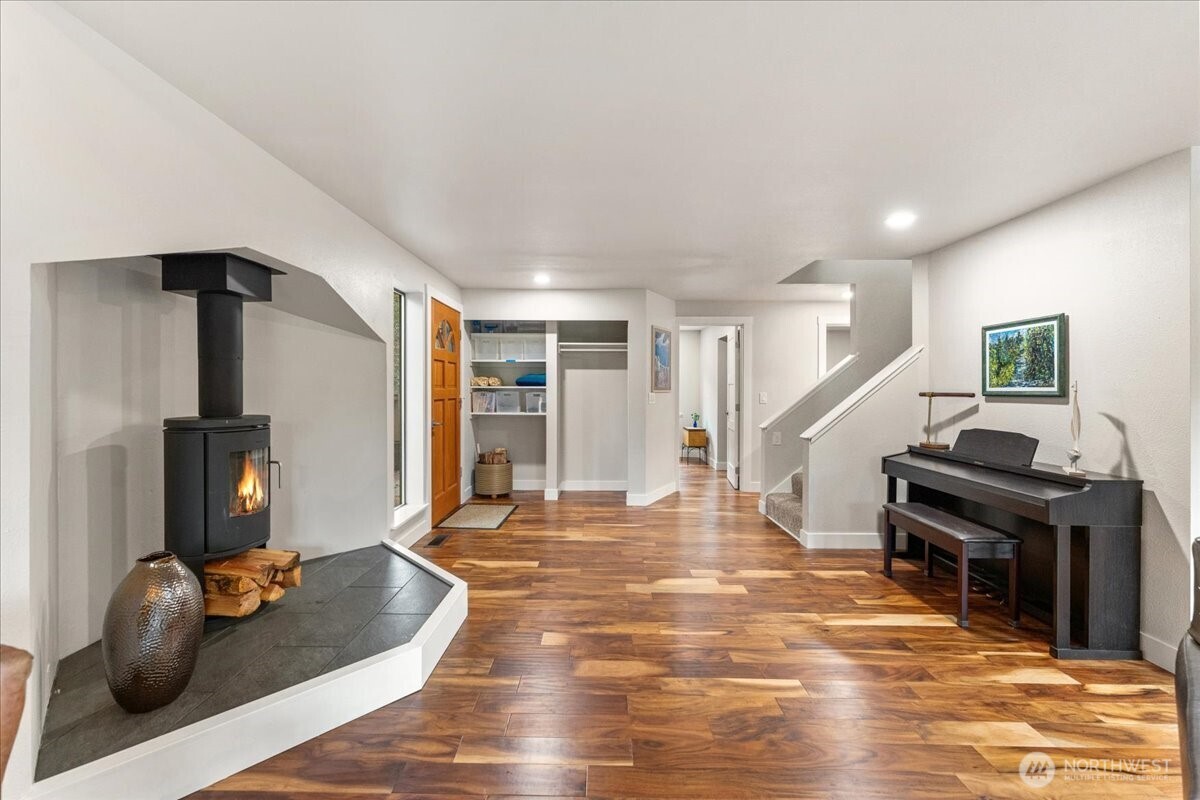 23990 Vinland Terrace NW, Poulsbo, WA 98370