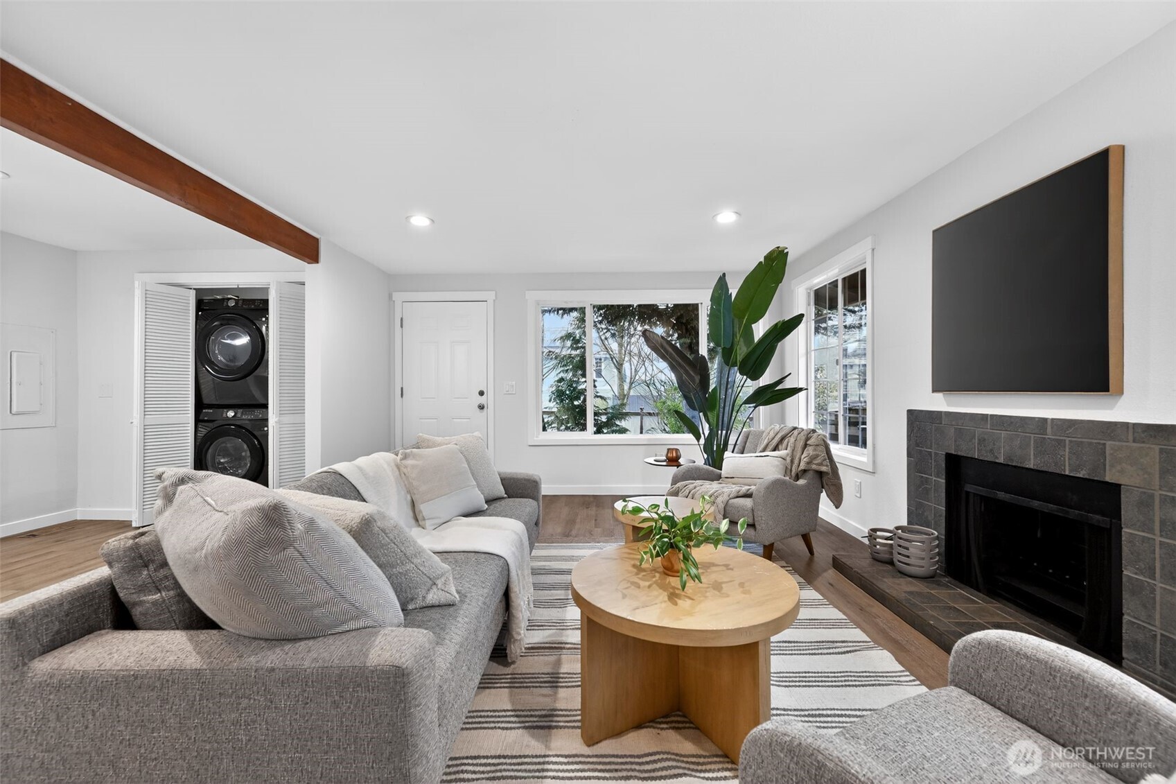 8742 3rd Avenue NW, Seattle, WA 98117