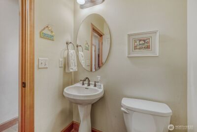 11740 Burke Avenue N, Seattle, WA 98133 - Photo 14