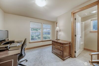 11740 Burke Avenue N, Seattle, WA 98133 - Photo 23