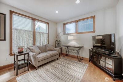 11740 Burke Avenue N, Seattle, WA 98133 - Photo 9