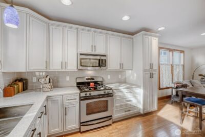 11740 Burke Avenue N, Seattle, WA 98133 - Photo 10