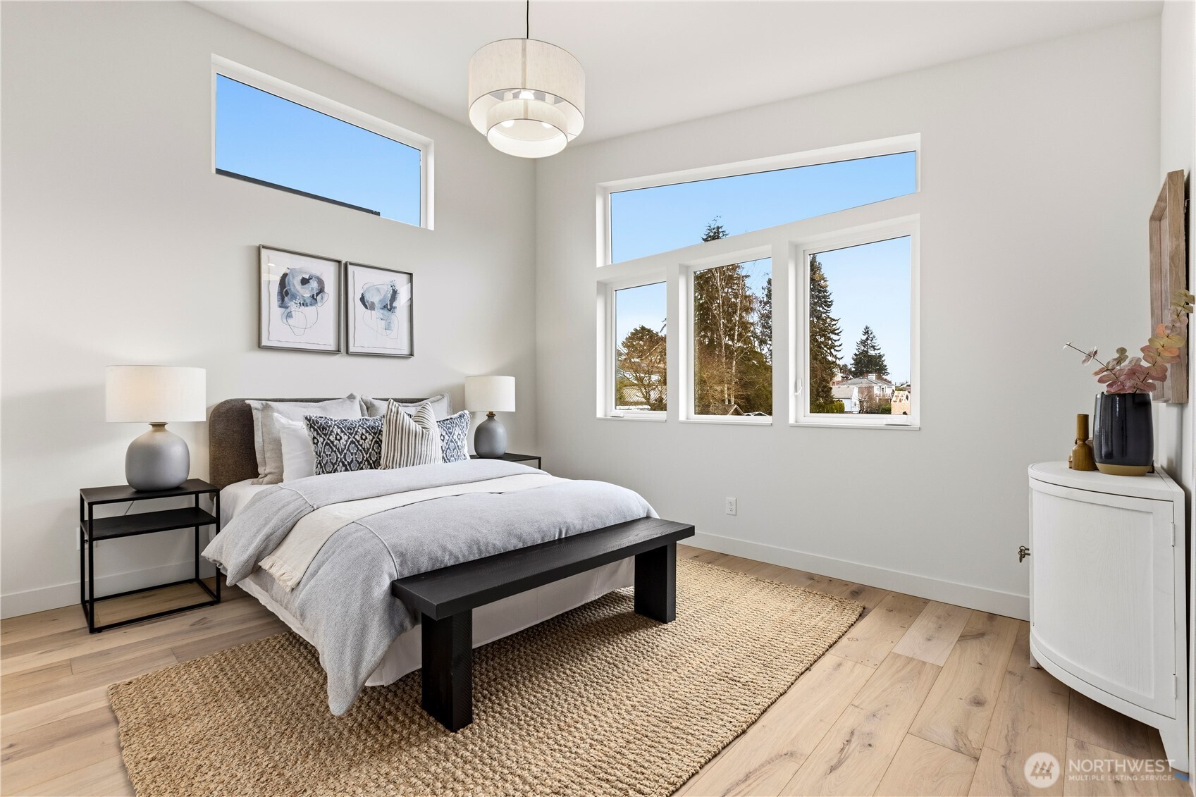 2560 30th Avenue W, Seattle, WA 98199