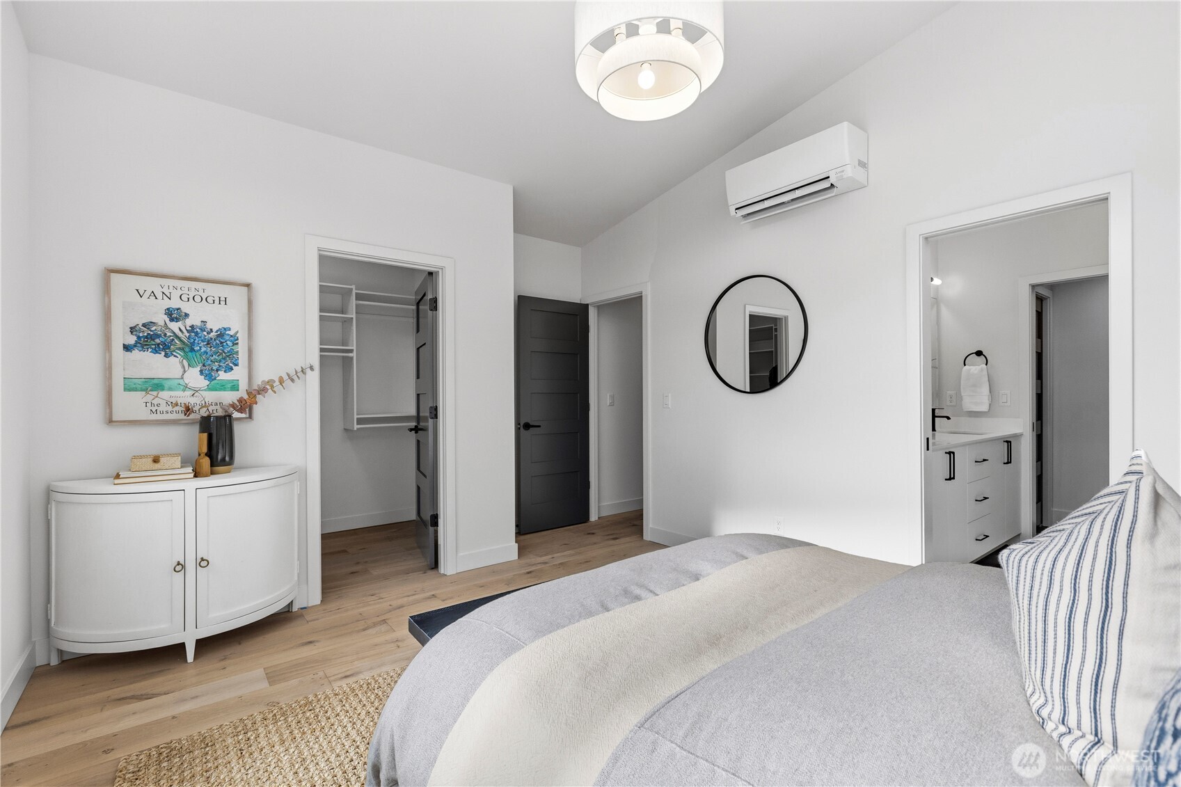 2560 30th Avenue W, Seattle, WA 98199