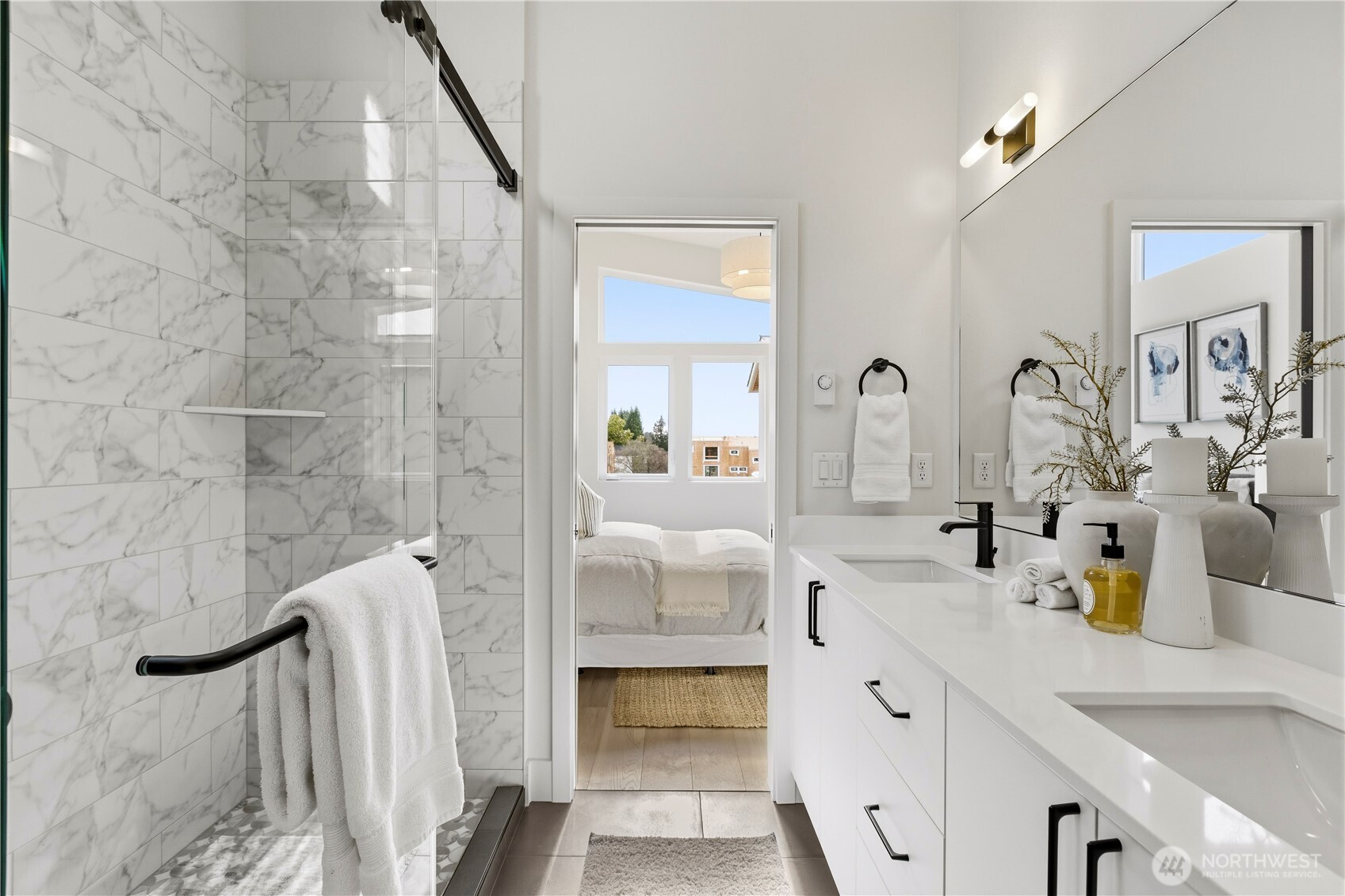 2560 30th Avenue W, Seattle, WA 98199