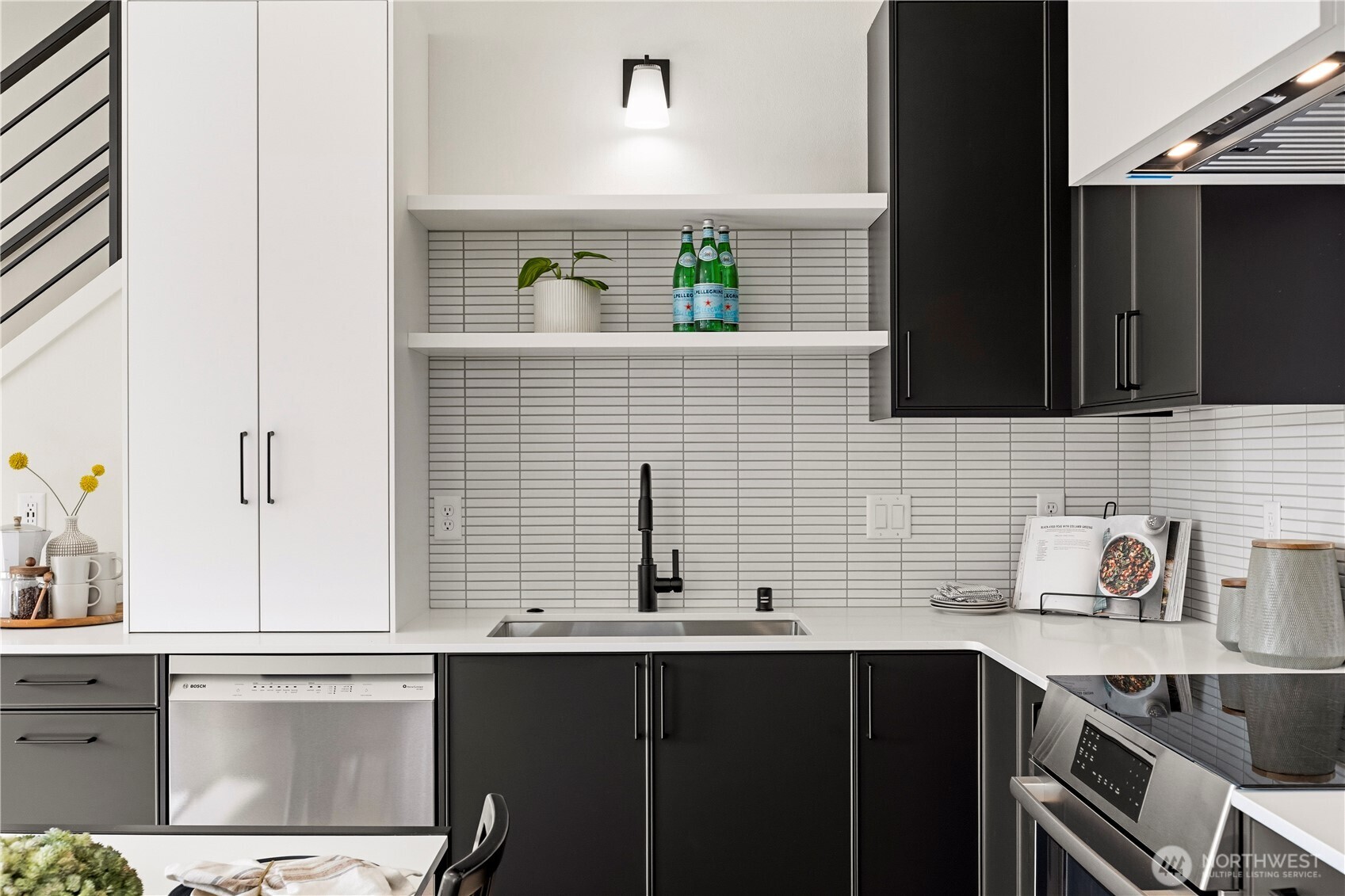 2560 30th Avenue W, Seattle, WA 98199