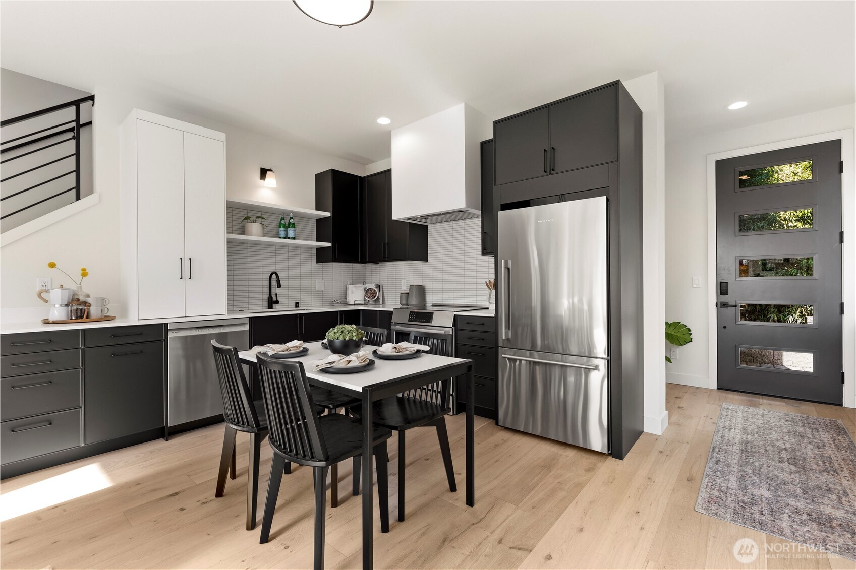 2560 30th Avenue W, Seattle, WA 98199