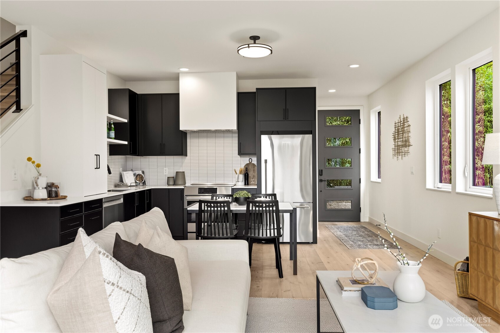 2560 30th Avenue W, Seattle, WA 98199