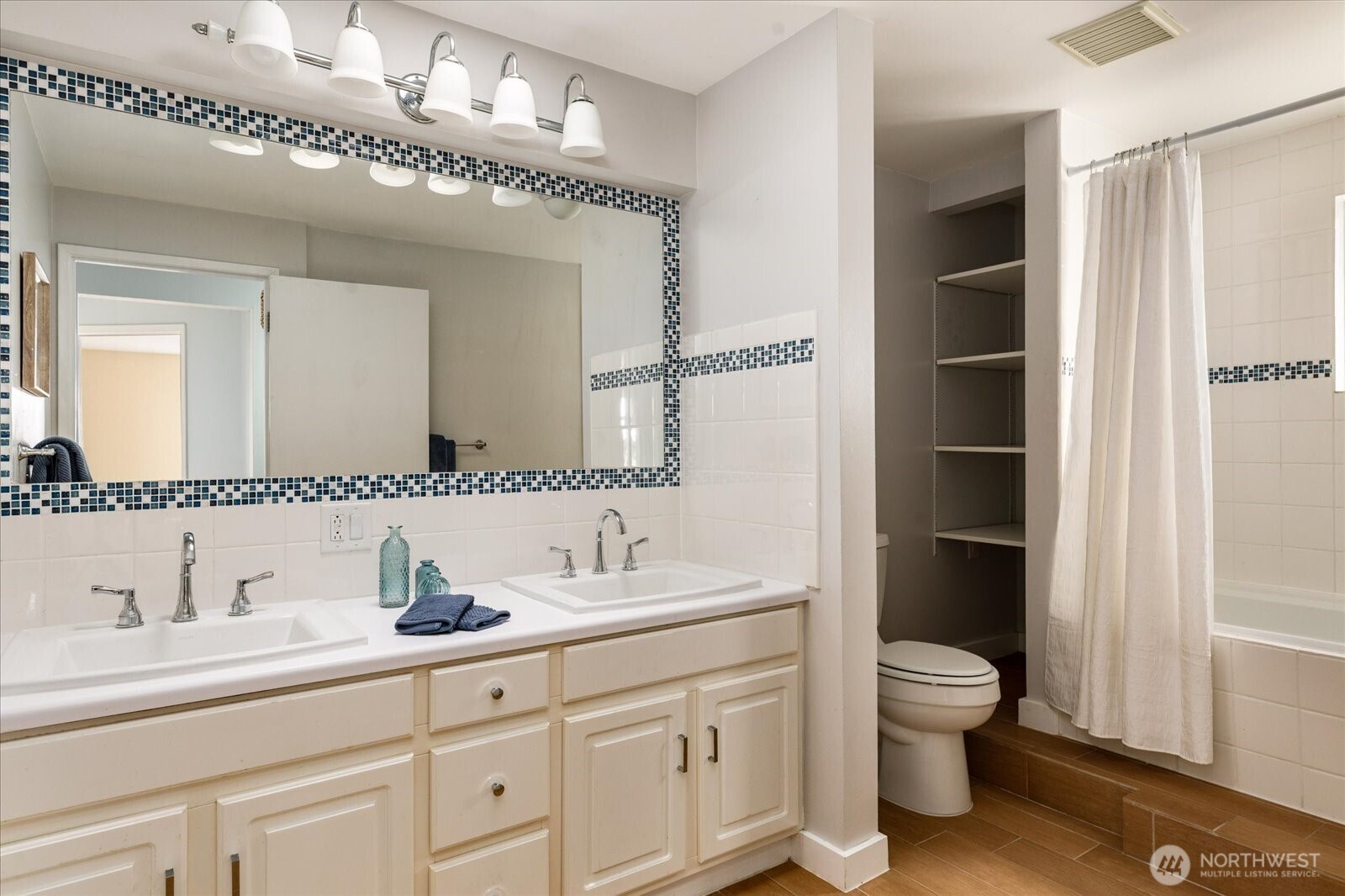 3661 Shorewood Avenue , Greenbank, WA 98253