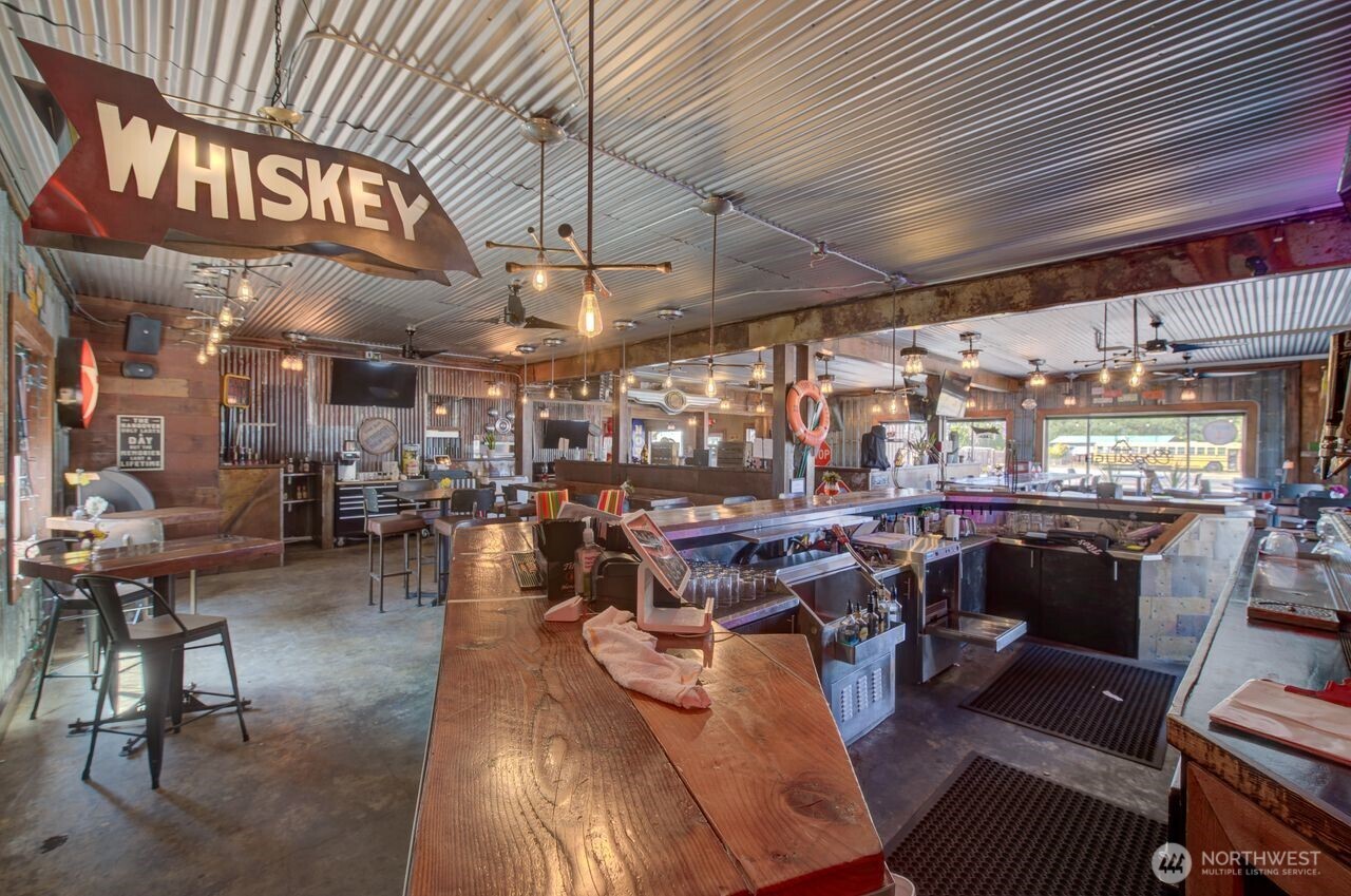 780 State Route 101 , Chinook, WA 98614