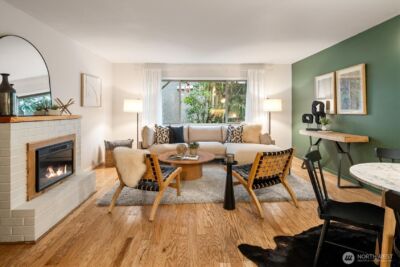 3820 NE 155th Place #403, Lake Forest Park, WA 98155