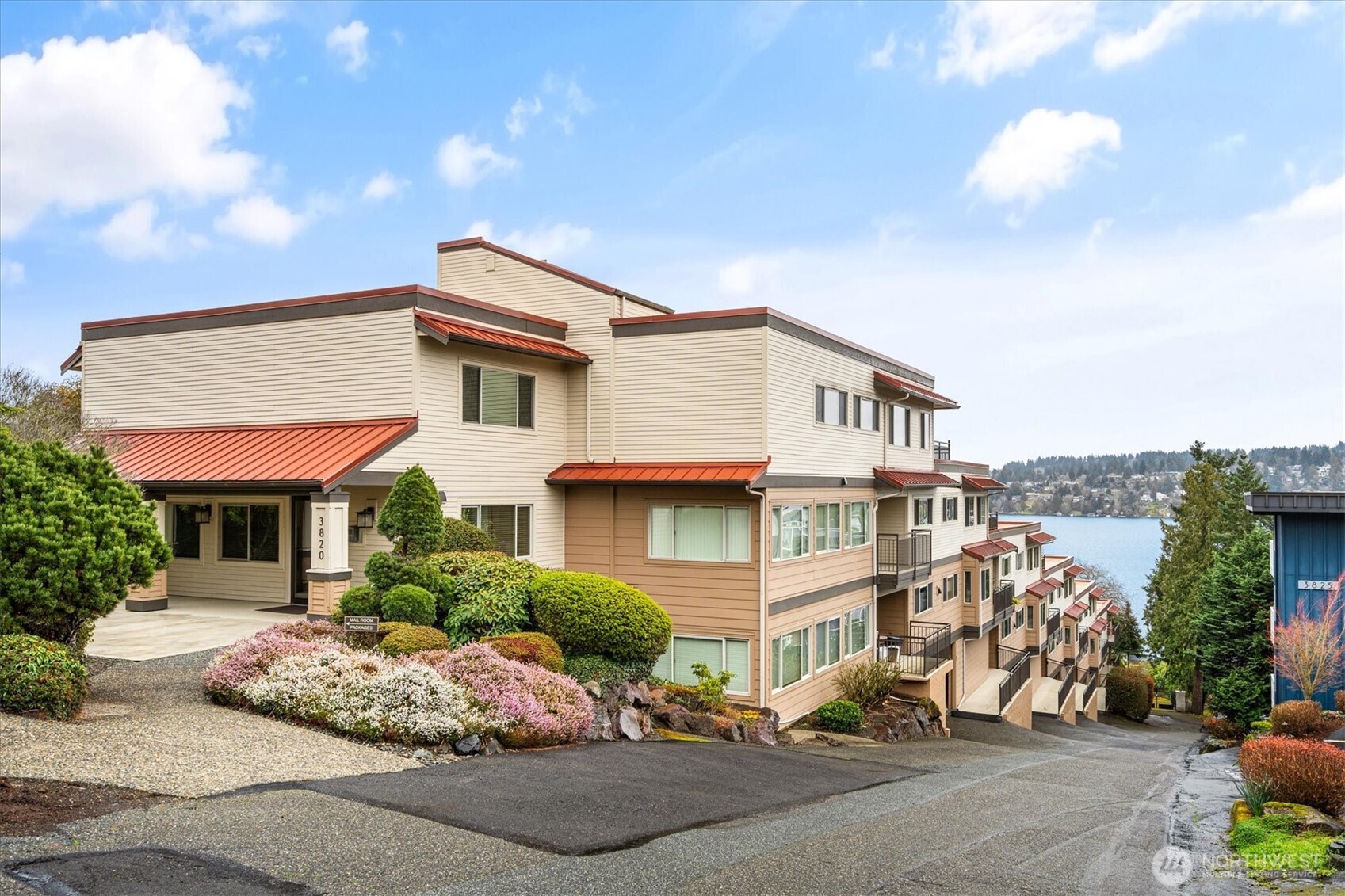 3820 NE 155th Place #403, Lake Forest Park, WA 98155