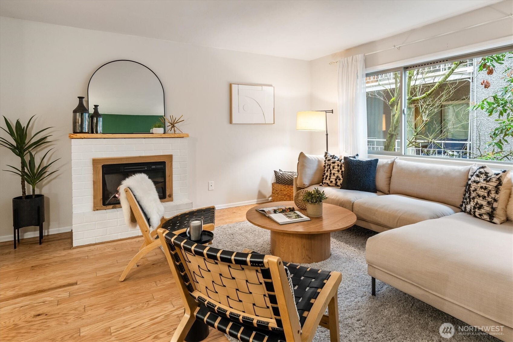 3820 NE 155th Place #403, Lake Forest Park, WA 98155