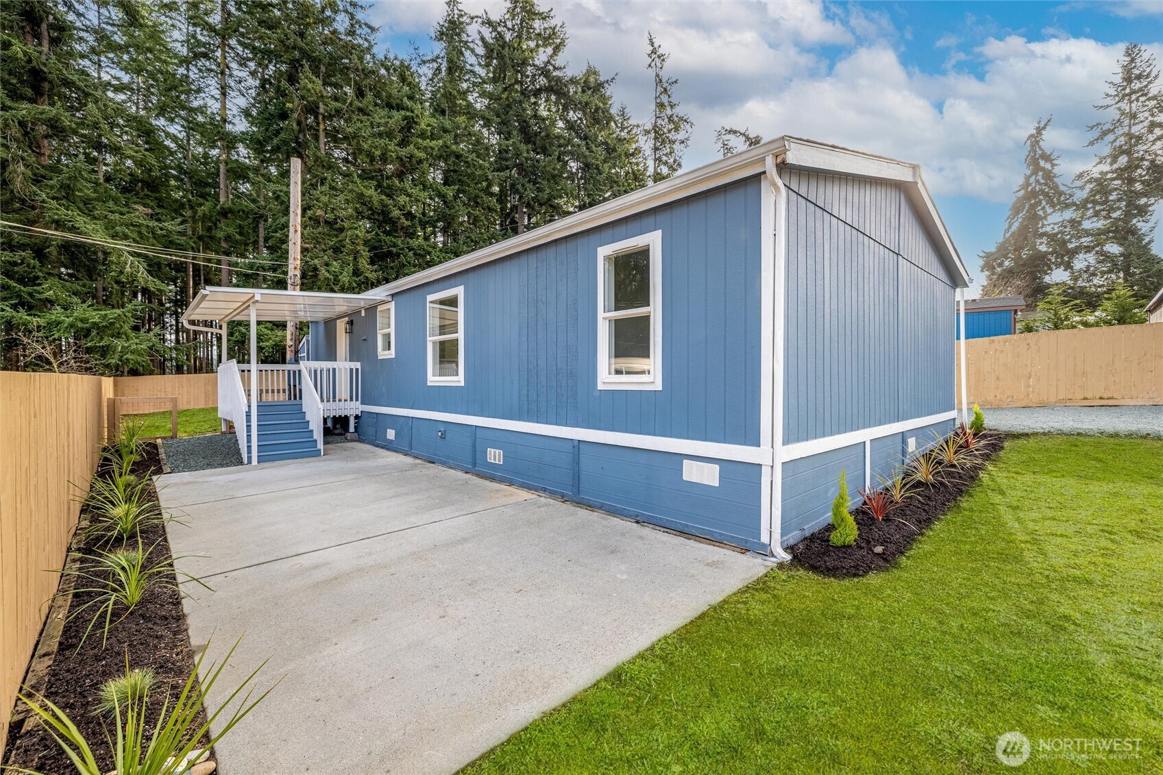 3234 Whitney Dr , Oak Harbor, WA 98277