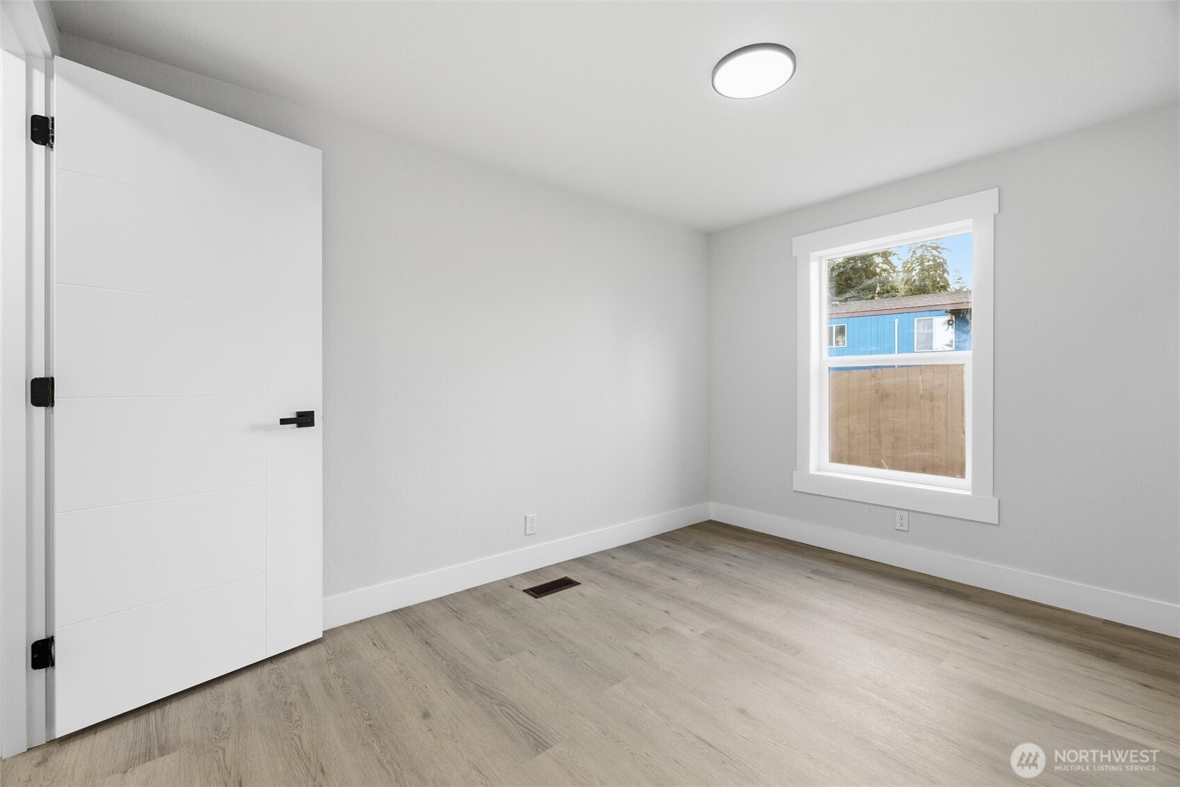 3234 Whitney Dr , Oak Harbor, WA 98277