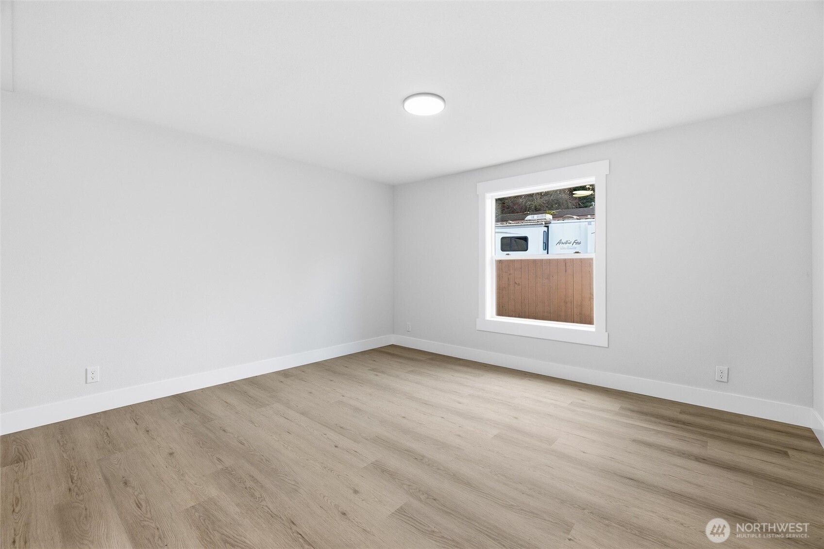 3234 Whitney Dr , Oak Harbor, WA 98277