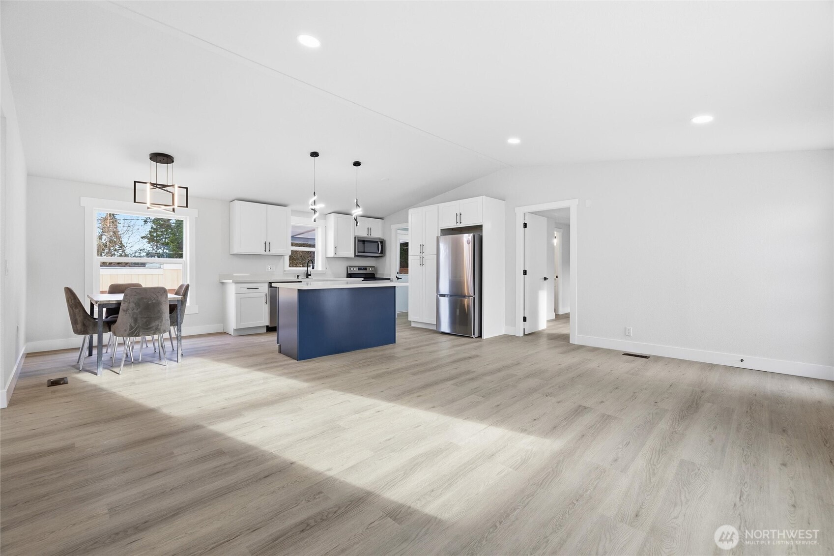 3234 Whitney Dr , Oak Harbor, WA 98277