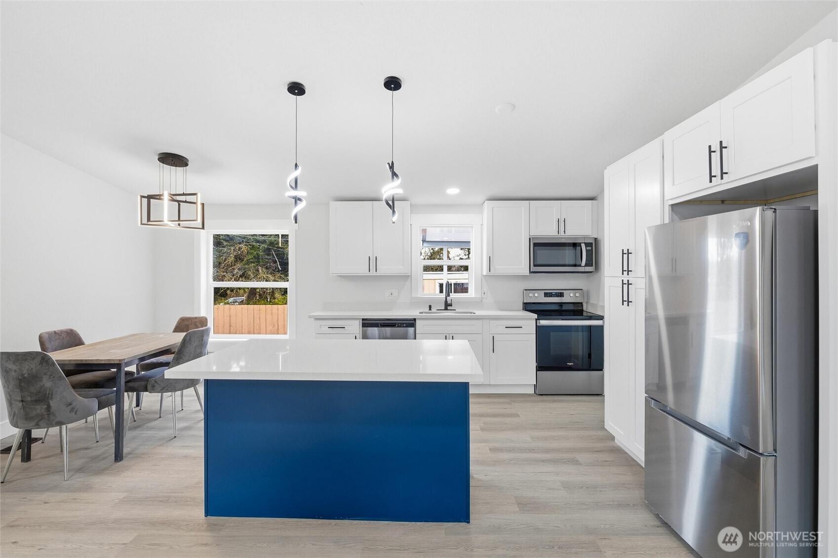 3234 Whitney Dr , Oak Harbor, WA 98277