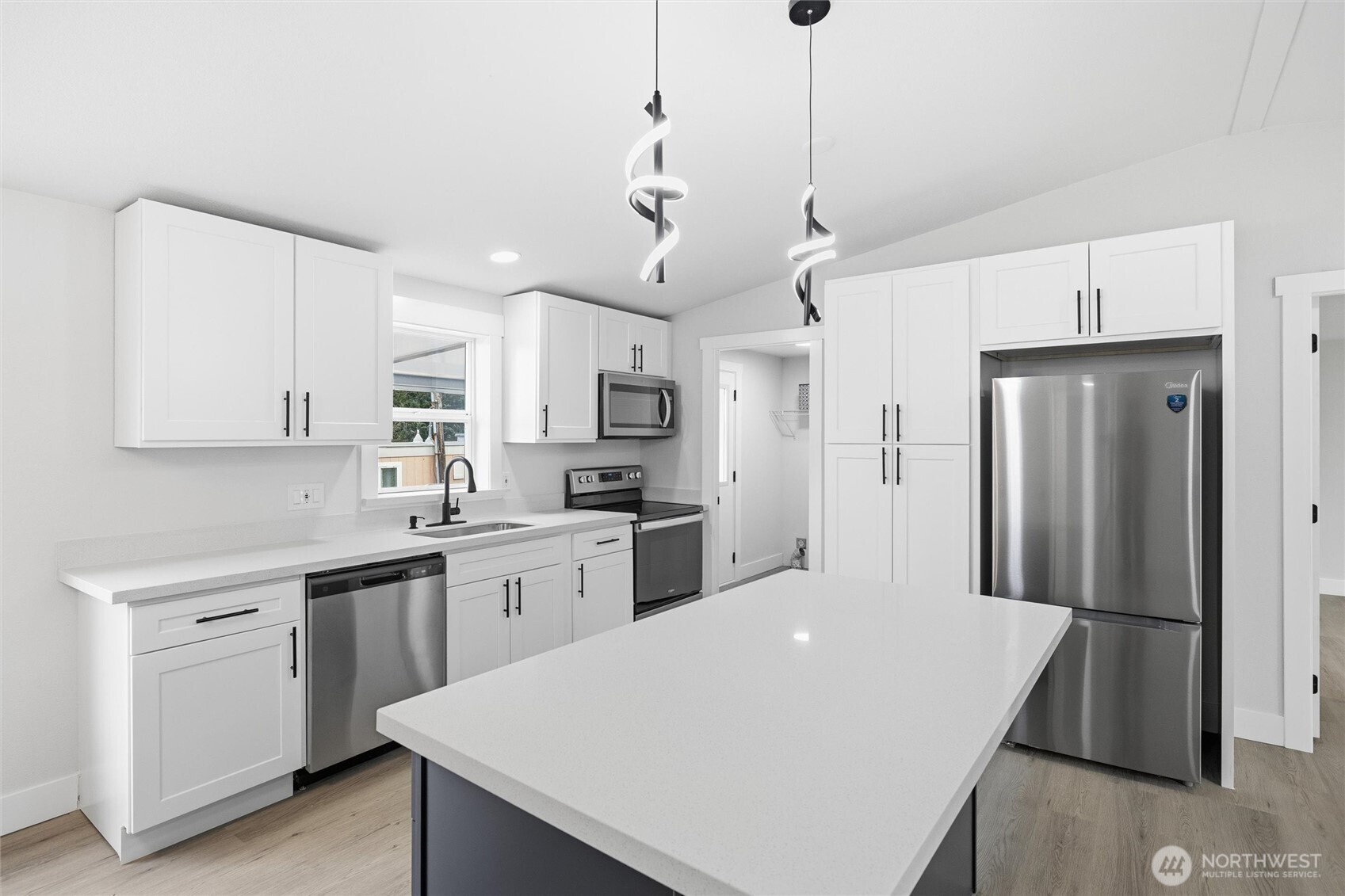 3234 Whitney Dr , Oak Harbor, WA 98277