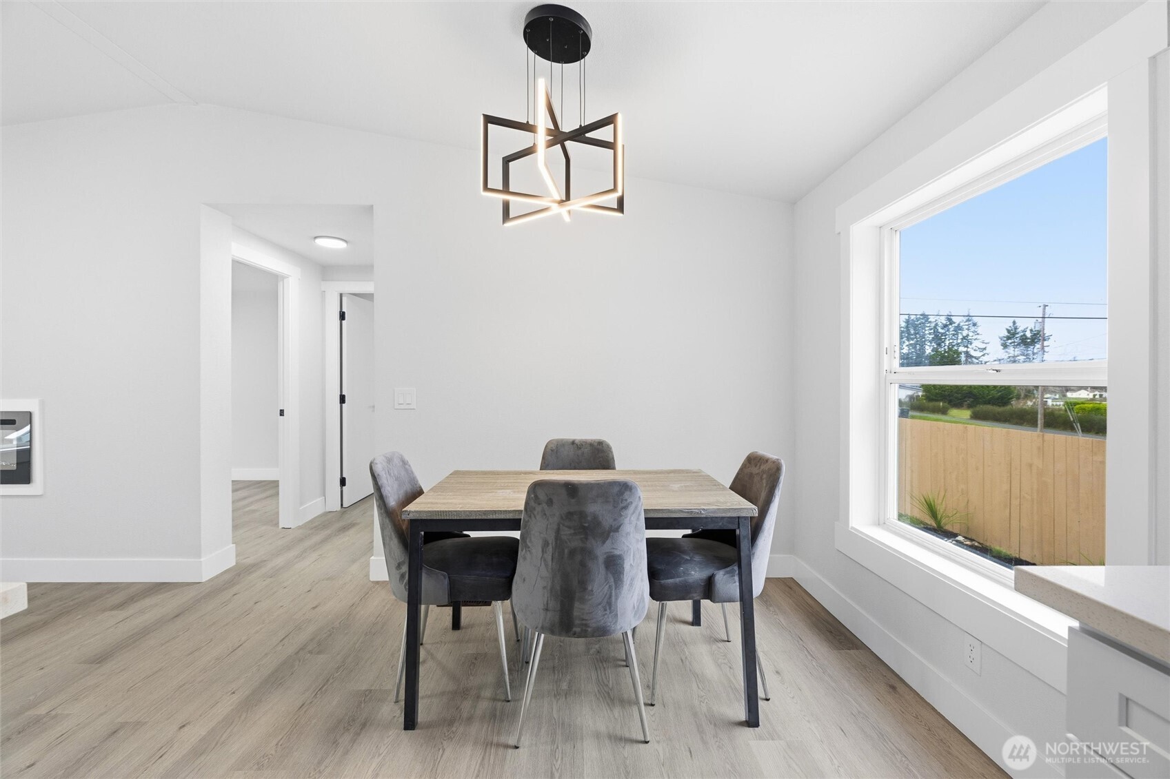 3234 Whitney Dr , Oak Harbor, WA 98277