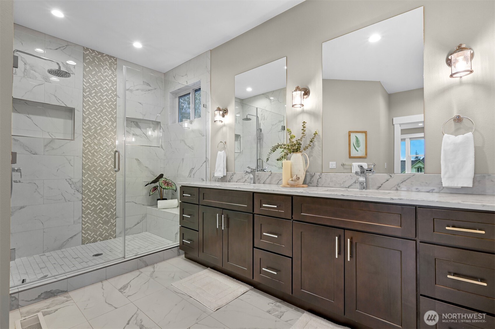 921 Whitewater Drive , Bellingham, WA 98229-3125