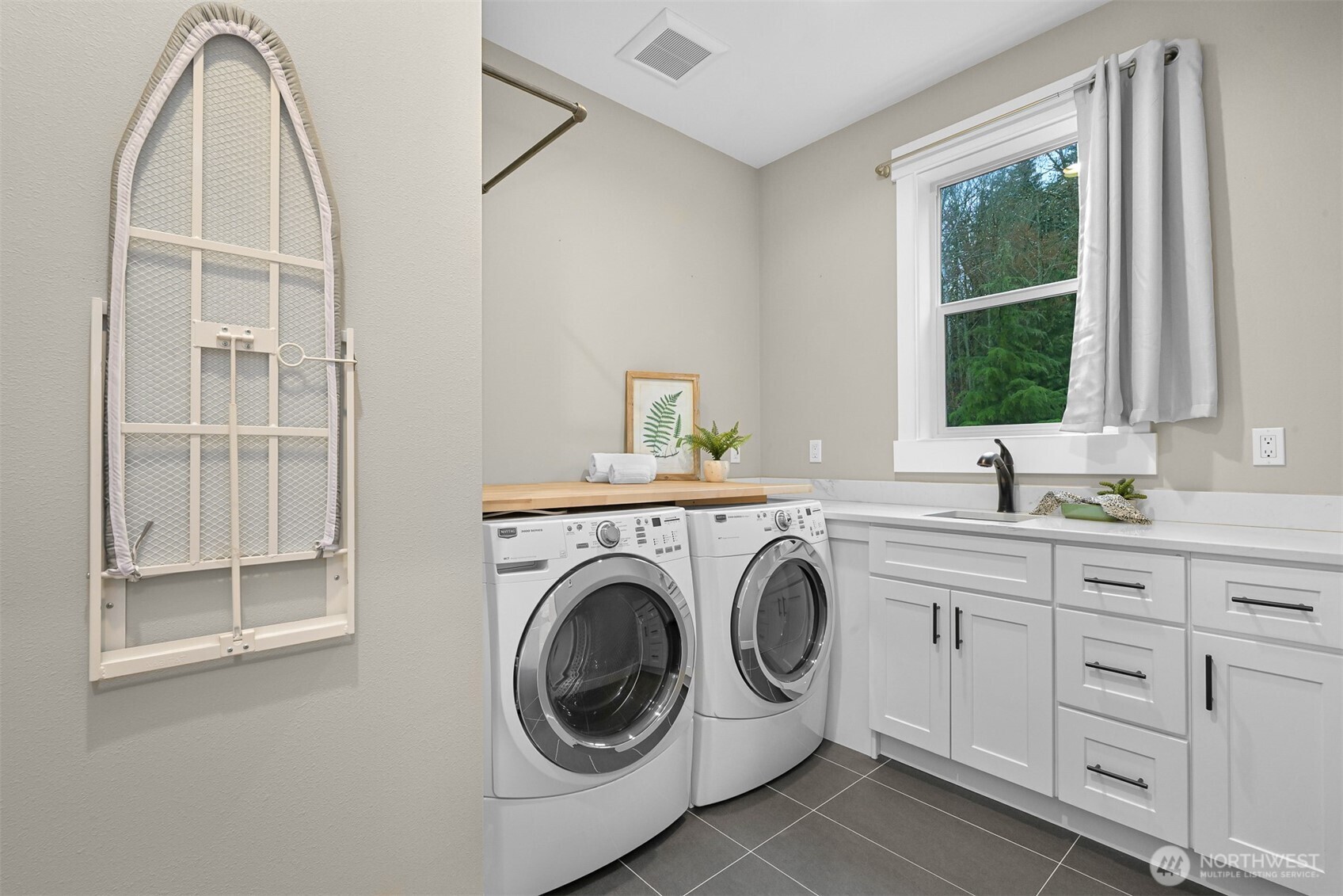 921 Whitewater Drive , Bellingham, WA 98229-3125