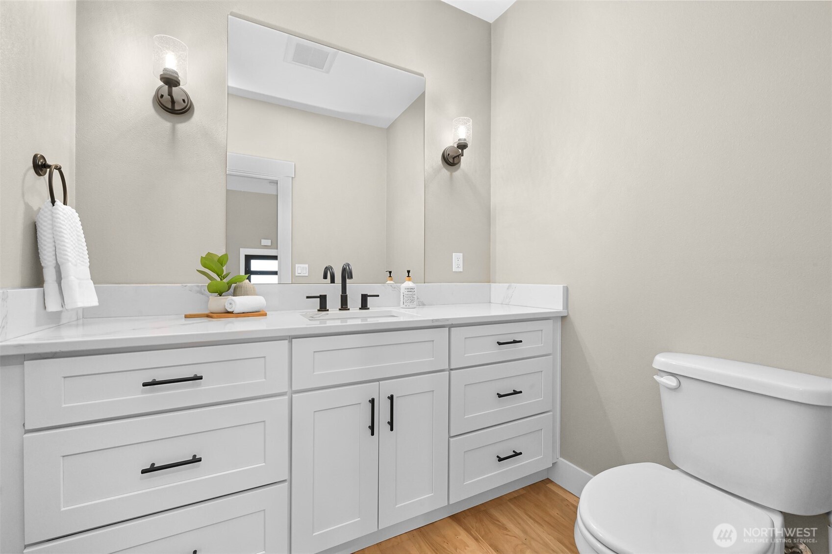 921 Whitewater Drive , Bellingham, WA 98229-3125