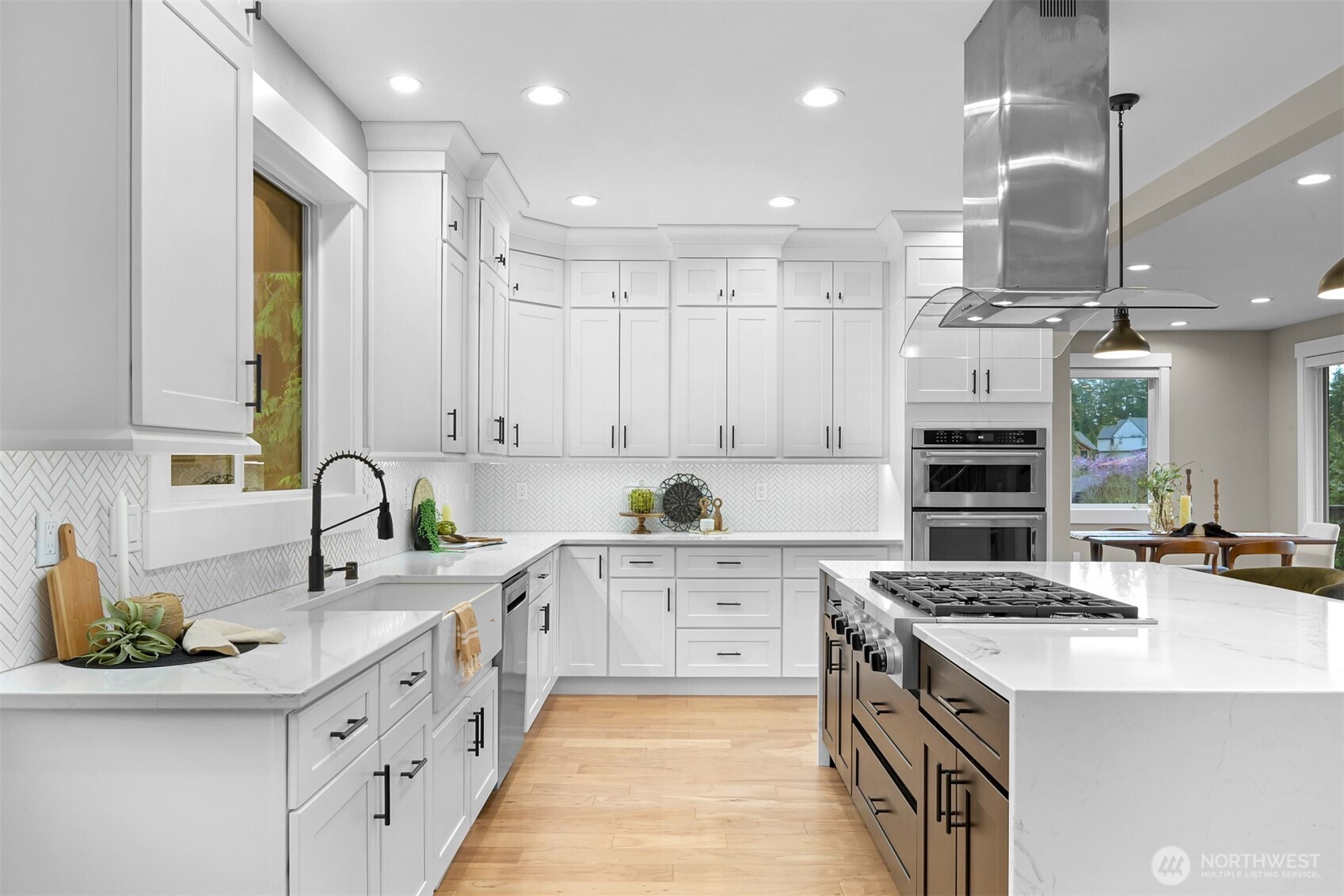 921 Whitewater Drive , Bellingham, WA 98229-3125