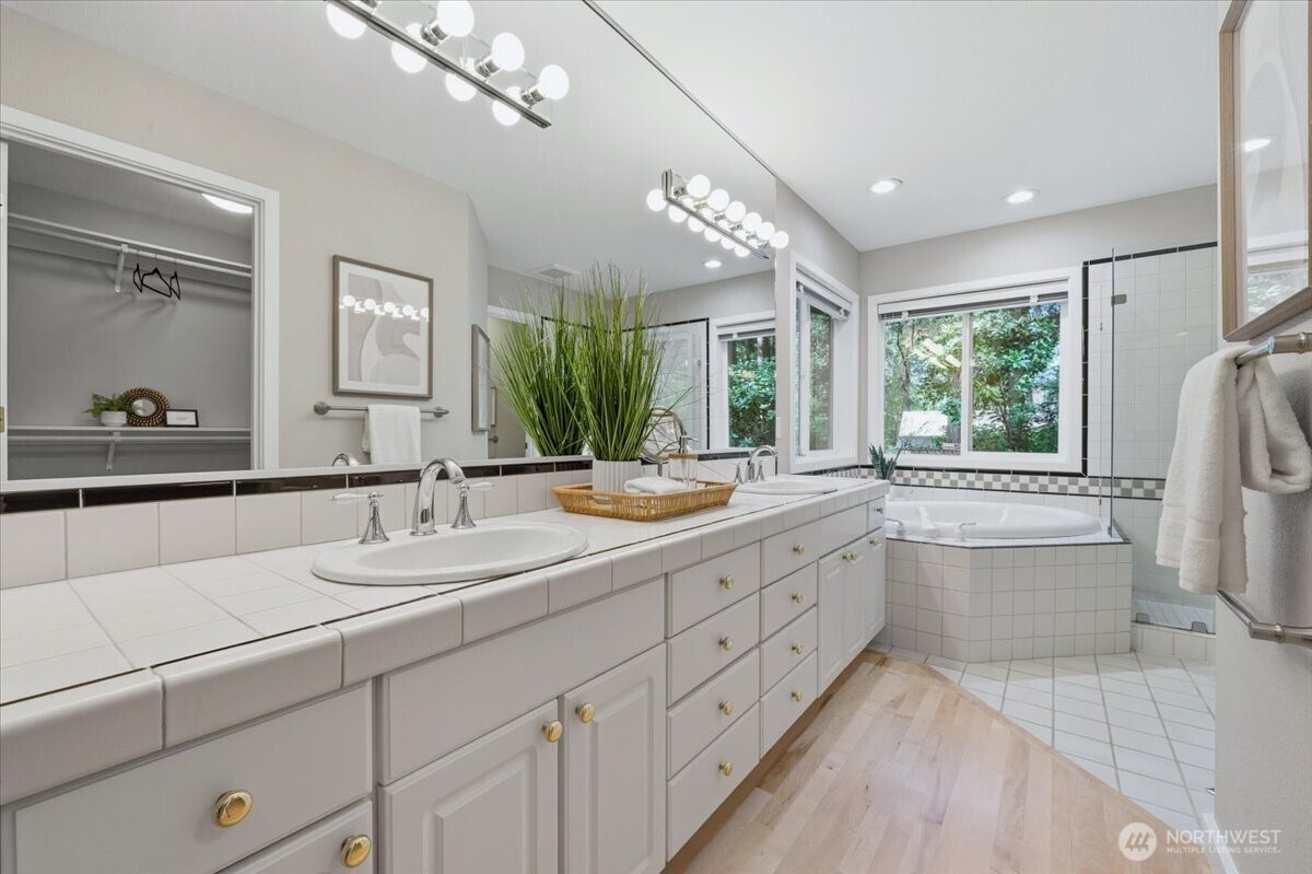 879 881 Kamus Way , Fox Island, WA 98333