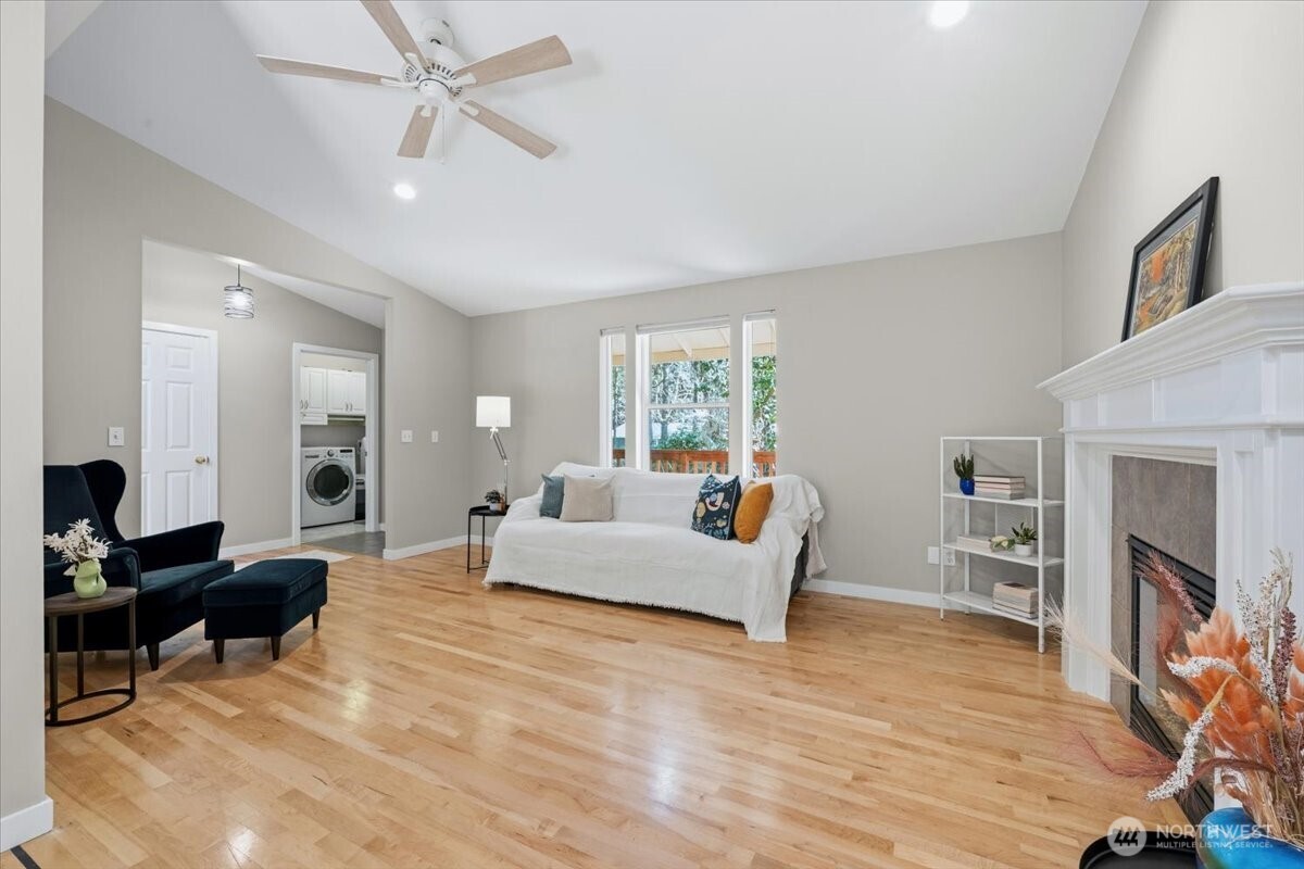 879 881 Kamus Way , Fox Island, WA 98333