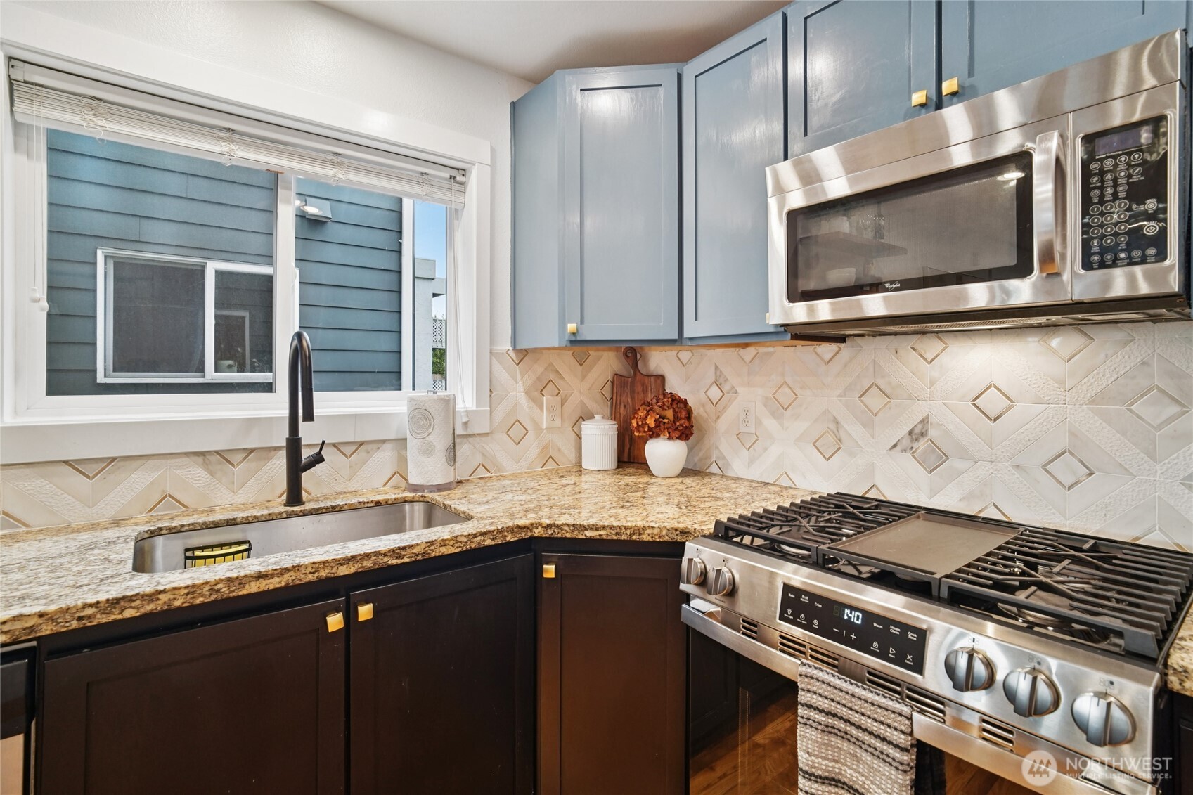 926 N 96th Street , Seattle, WA 98103