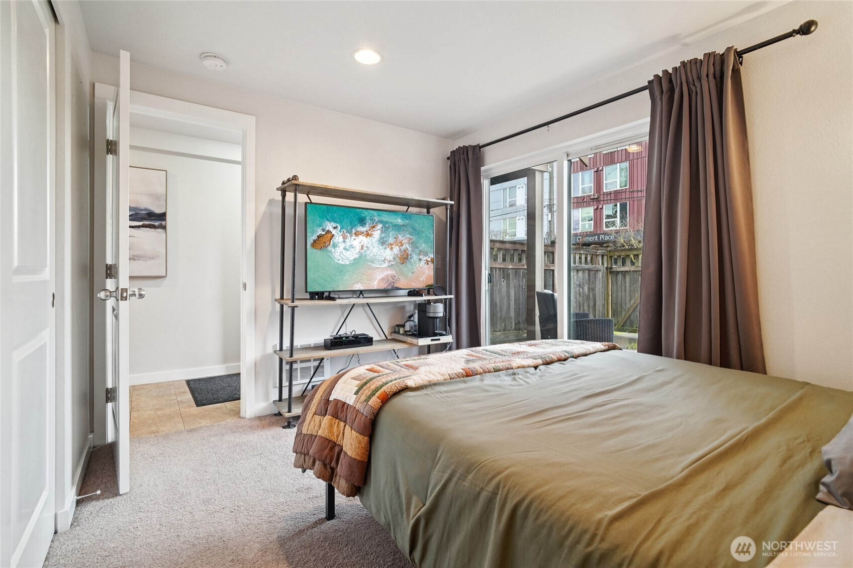 926 N 96th Street , Seattle, WA 98103