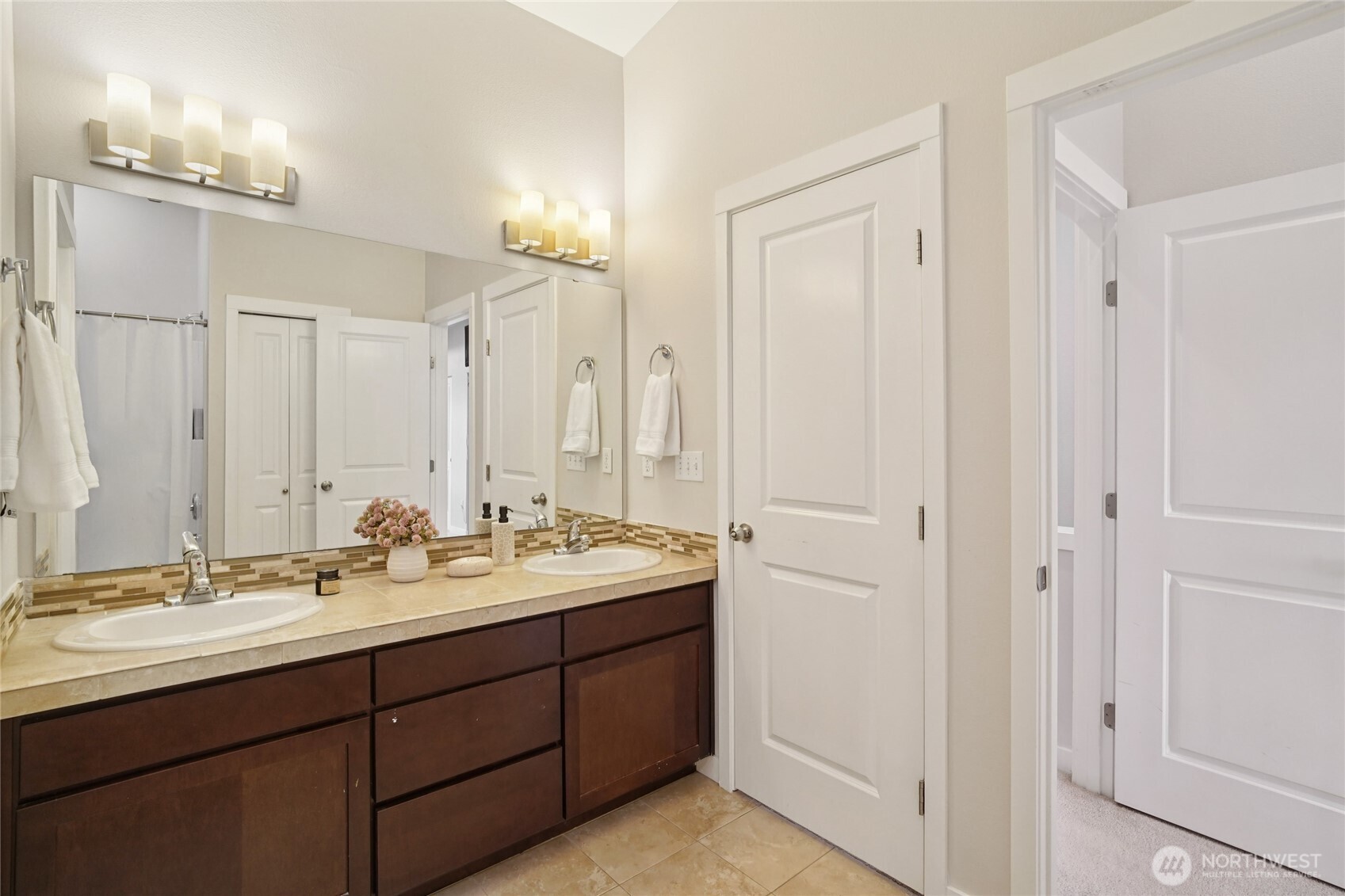 926 N 96th Street , Seattle, WA 98103