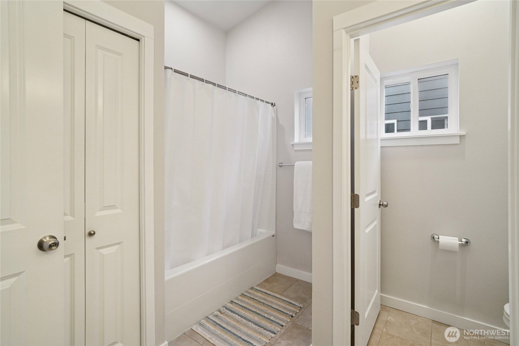 926 N 96th Street , Seattle, WA 98103