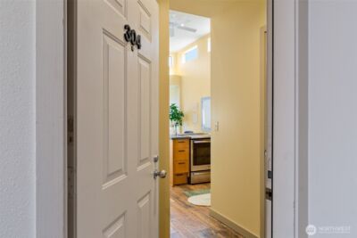 600 Malden Avenue E #304, Seattle, WA 98112 - Photo 2